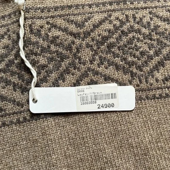 SOLD Cashmere & Wool shall collar sweater from the Nordic Store, Iceland. - Picture 2 of 5